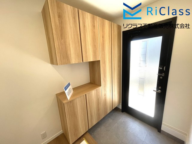 中古戸建　神戸市長田区片山町1丁目7の玄関|ゆったりとした玄関です
収納あります