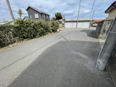 【前面道路含む現地写真】 | 銚子市長塚町2丁目　倉庫付き中古戸建