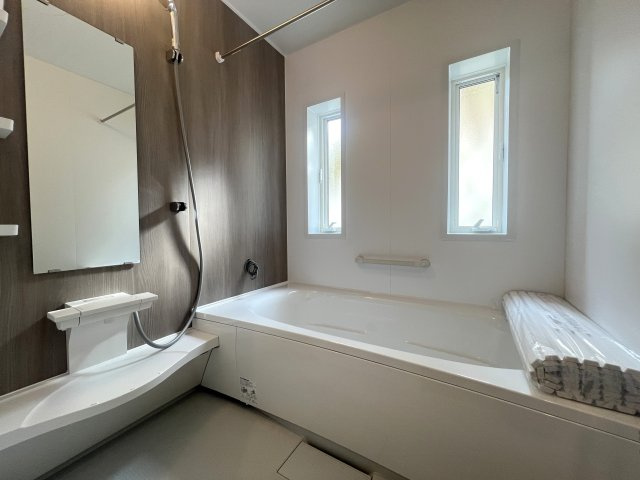 道路も地面も建物もイチから造るこの街【旭区市沢町】新築戸建の浴室|採光も取れてゆったりとした浴室です◎
日々の疲れを落としてください♪