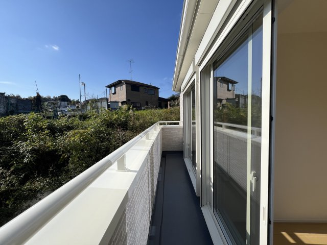 道路も地面も建物もイチから造るこの街【旭区市沢町】新築戸建のバルコニー|２部屋からアクセス可能なバルコニー◎
洗濯物がよく乾きます(^^♪