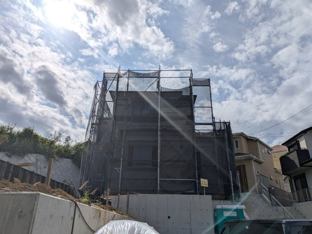 道路も地面も建物もイチから造るこの街【旭区市沢町】新築戸建の外観|9/30時点での最新進捗状況です。上棟しました！