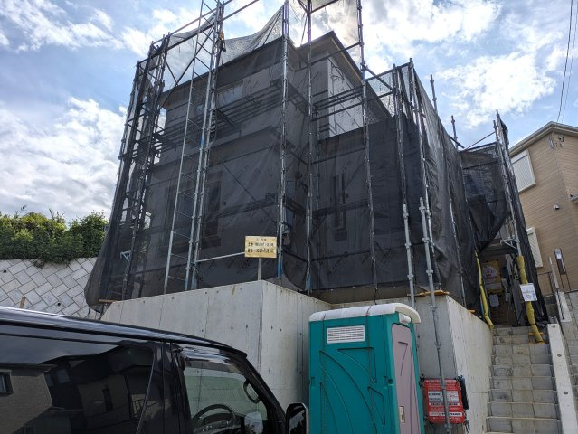 道路も地面も建物もイチから造るこの街【旭区市沢町】新築戸建の外観|9/30時点での最新進捗状況です。中もちょっとだけかもしれませんが、見れそうです♪