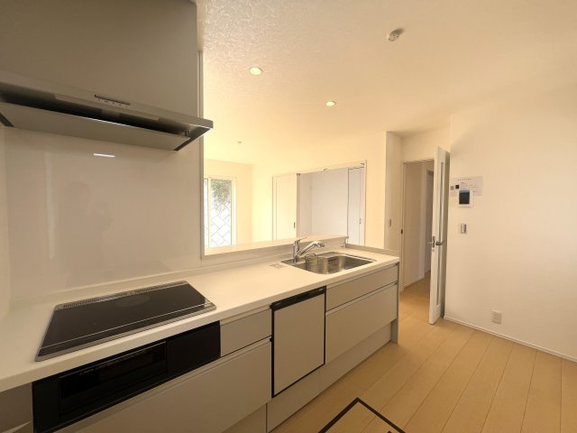 道路も地面も建物もイチから造るこの街【旭区市沢町】新築戸建のキッチン|オール電化ですのでＩＨのキッチンです◎