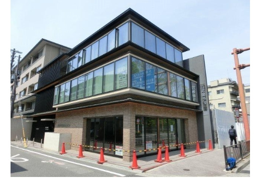 近畿予備校烏丸ビルの外観