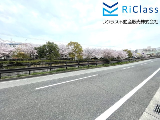 アーバンヒルズ上沢の周辺|マンション前の道路です