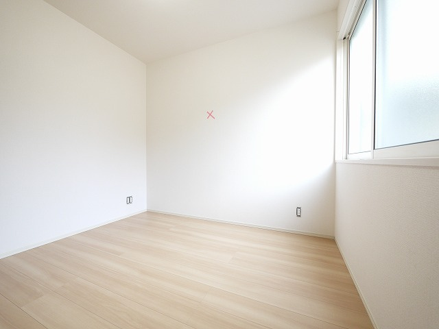 コーラル杉本の内装|明るい室内です