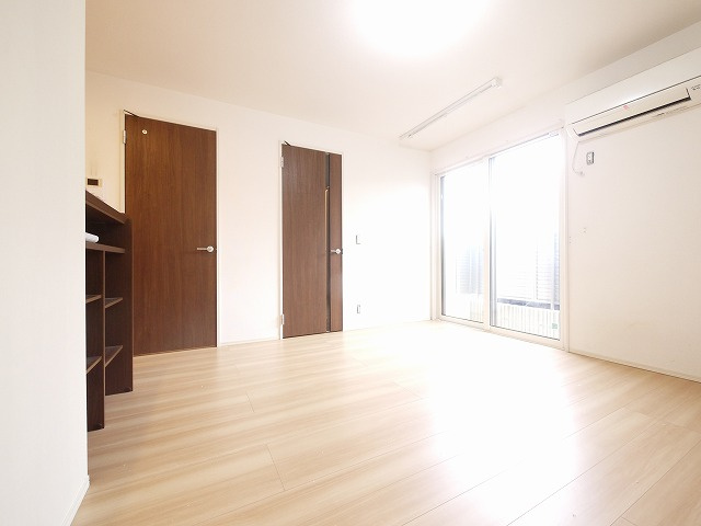 コーラル杉本の居間・リビング|こちらのリビングで趣味の時間をお楽しみください