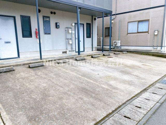 ファミールコーポ高屋2の駐車場|敷地内に駐車場があります◎
