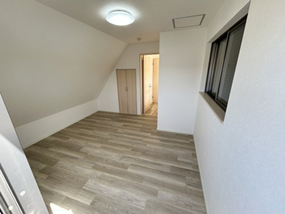 【洋室】 | 宝塚市高司３丁目中古戸建 | 使い勝手のいい洋室です