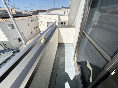 【バルコニー】 | 宝塚市高司３丁目中古戸建 | 開放的で明るい空間を演出してくれる３階バルコニーです