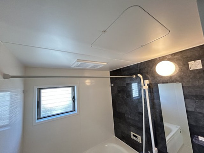 【浴室】 | 宝塚市高司３丁目中古戸建 | 物干し竿も付いていて便利です