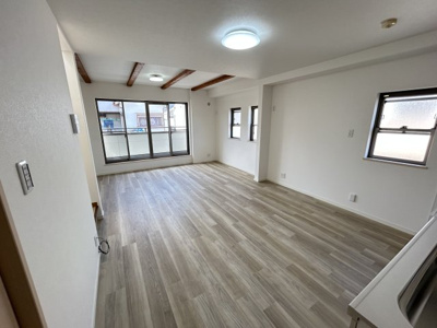 【居間・リビング】 | 宝塚市高司３丁目中古戸建 | 使いやすい居間です