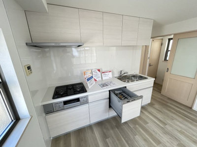 【キッチン】 | 宝塚市高司３丁目中古戸建 | コンパクトなキッチンで掃除もラクラク