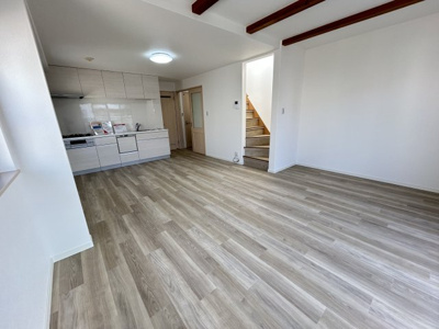 【居間・リビング】 | 宝塚市高司３丁目中古戸建 | おしゃれな居間です