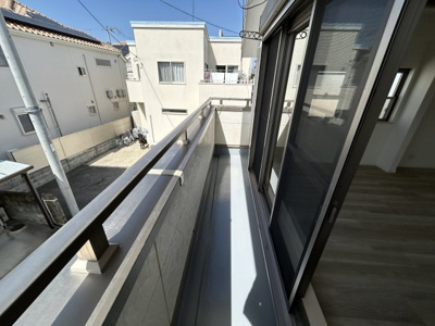 【バルコニー】 | 宝塚市高司３丁目中古戸建 | 外からの目が気にならない２階バルコニーで洗濯物が干せます