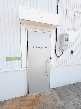 西伊場町倉庫のエントランス