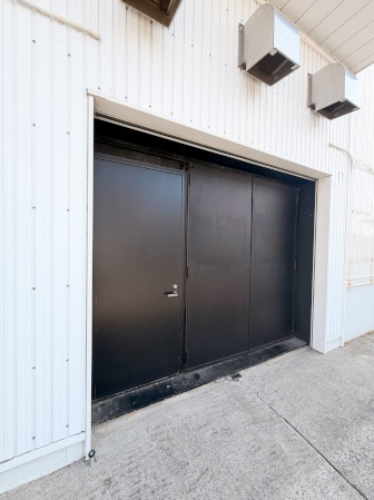 西伊場町倉庫の駐車場