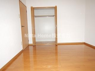 ユーミーハピネスの居間・リビング|収納スペースも確保しています★