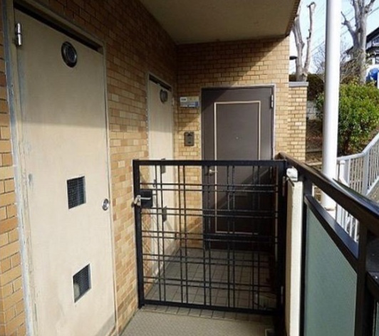 神戸市垂水区塩屋北町1丁目の玄関