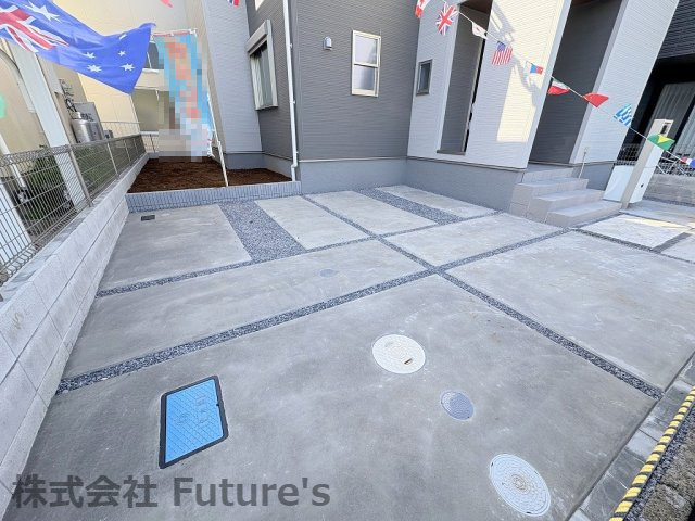 三郷市早稲田7丁目　新築戸建　全1棟の駐車場|カースペース並列2台可能