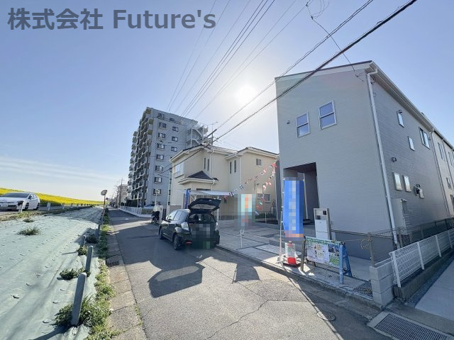 三郷市早稲田7丁目　新築戸建　全1棟の前面道路含む現地写真|前面道路含む現地写真です。