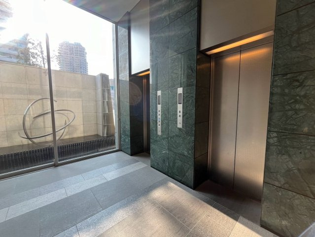 プラウドタワー住吉のエントランス