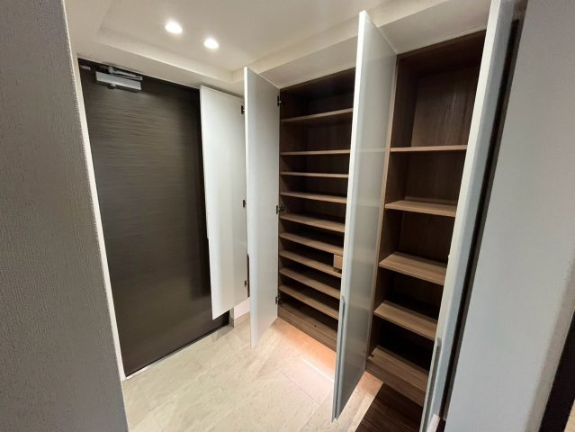 プラウドタワー住吉の玄関