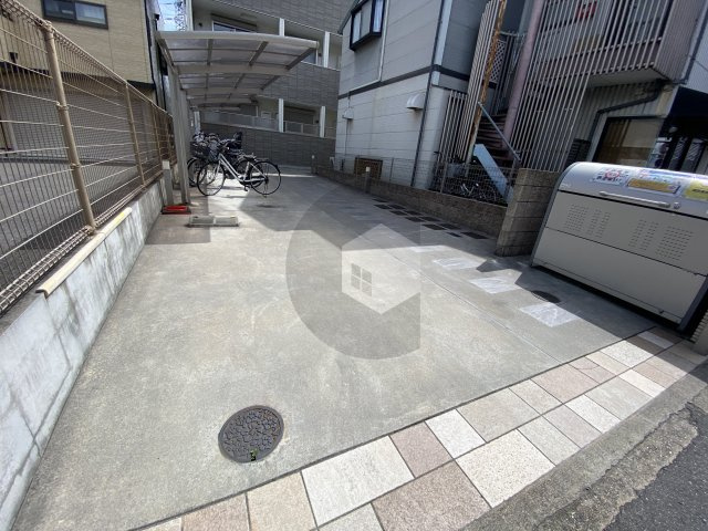 クリエオーレ川田の駐車場