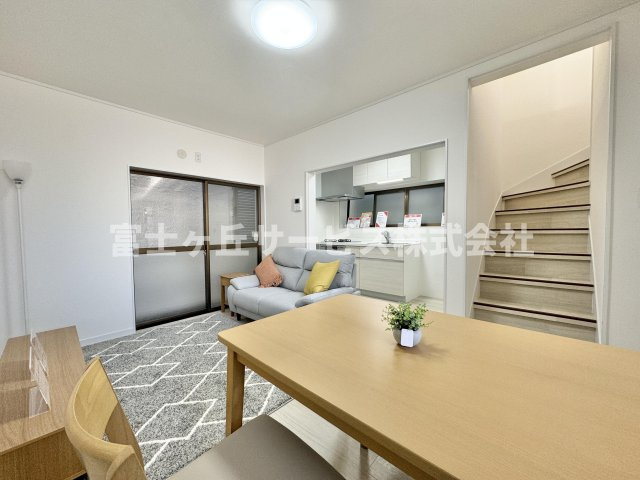 【居間・リビング】 | 静岡市葵区平和1丁目 中古戸建て | リビングダイニングです