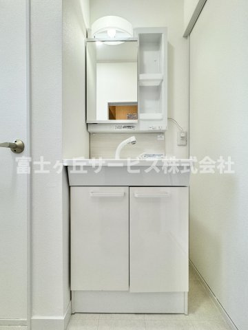 【独立洗面台】 | 静岡市葵区平和1丁目 中古戸建て | 朝の身支度に便利な独立洗面台です