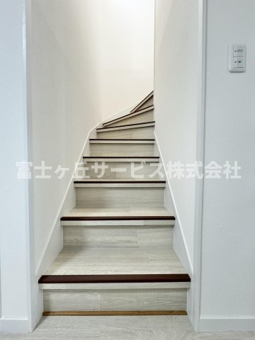 【その他】 | 静岡市葵区平和1丁目 中古戸建て | 階段です