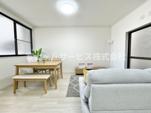 【居間・リビング】 | 静岡市葵区平和1丁目 中古戸建て | キッチン側から撮影したリビングダイニングです