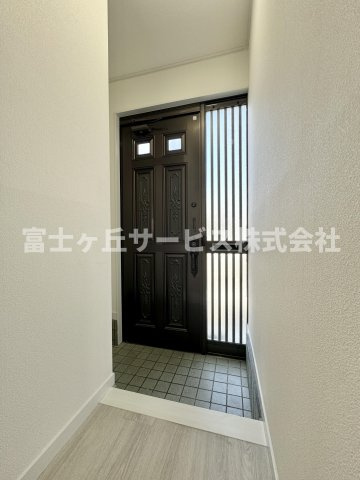 【玄関】 | 静岡市葵区平和1丁目 中古戸建て | 玄関です