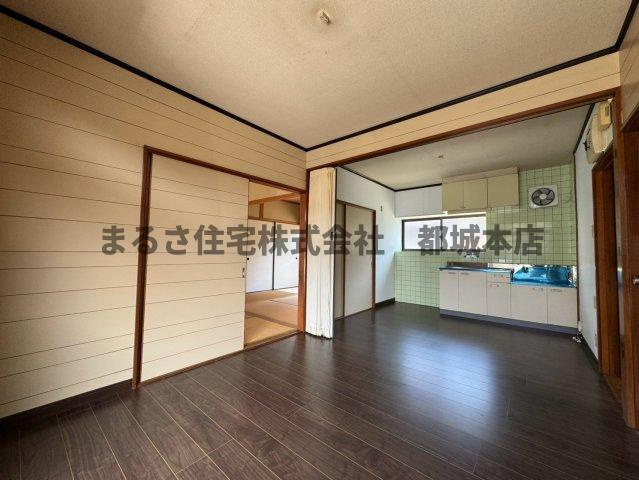 ナ・ルーチェ都原の居間・リビング