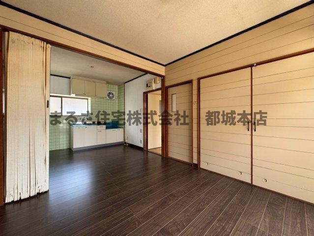 ナ・ルーチェ都原の居間・リビング