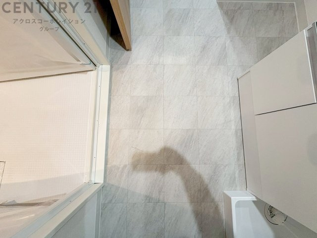 衣服の収納や脱ぎ着や整理整頓がしやすく、湿った衣類を乾燥させるスペースがありカビや臭いの発生を防ぎます。床の汚れを他の部屋に持ち込まず清潔を保つことができます。また快適な入浴環境の整備にも役立ちます。