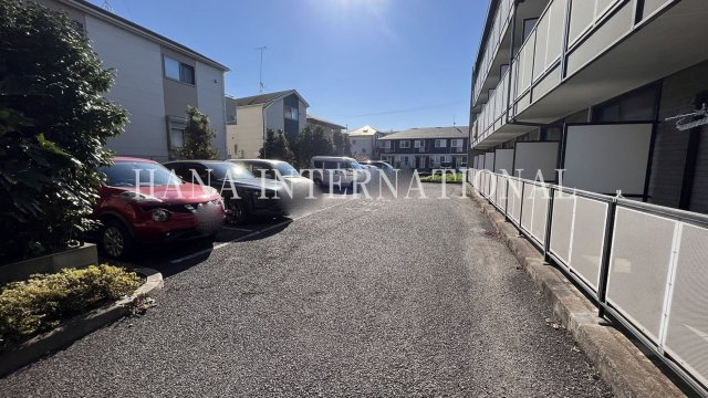 レオパレスヒルズ日野の駐車場