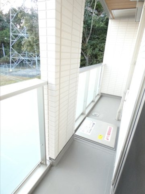 【バルコニー】 | クレストヒルズ A棟 | 広々としたバルコニーです