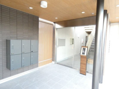 【ロビー】 | クレストヒルズ A棟 | 落ち着いたロビーです