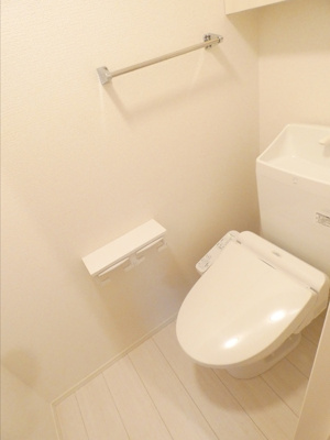 【トイレ】 | クレストヒルズ A棟 | シンプルで使いやすいトイレです