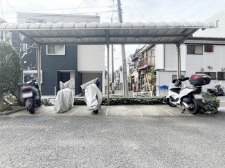 【駐車場】 | バイク置き場。空き区画の有無や駐輪料金、サイズおよび排気量規定などについては、改めてお問い合わせください。～即日のご見学可能～　お問合せはお気軽にどうぞ。
