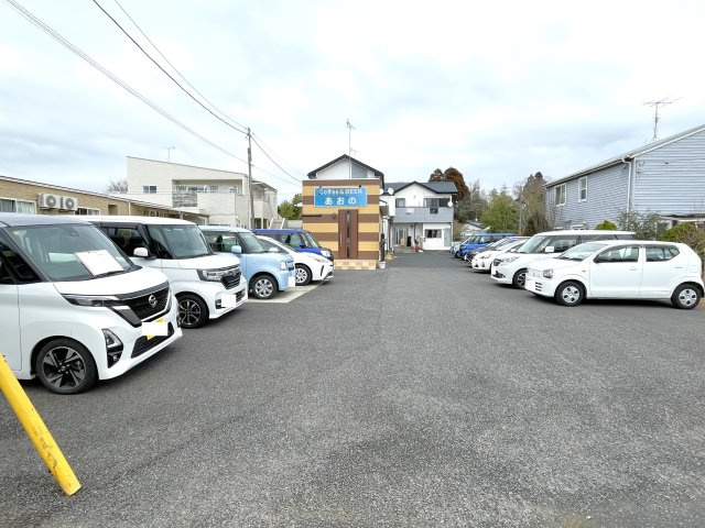 粟生野貸事務所の駐車場