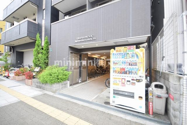 グランパシフィック難波元町のエントランス