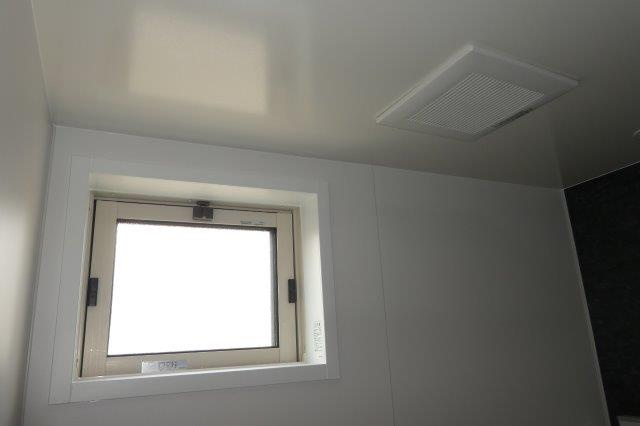 ミットアロウズの浴室|浴室換気扇・窓