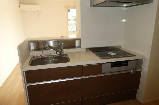 ミットアロウズのキッチン|3口ＩＨコンロ付システムキッチン