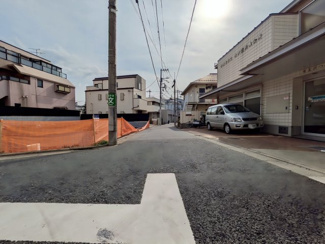 【前面道路含む現地写真】