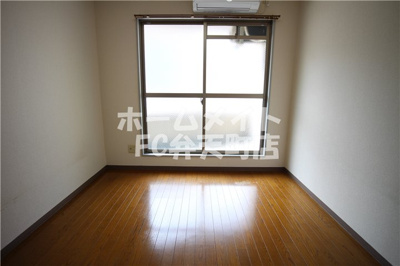 【居間・リビング】 | ハイネス磯路 | 使いやすいリビングです