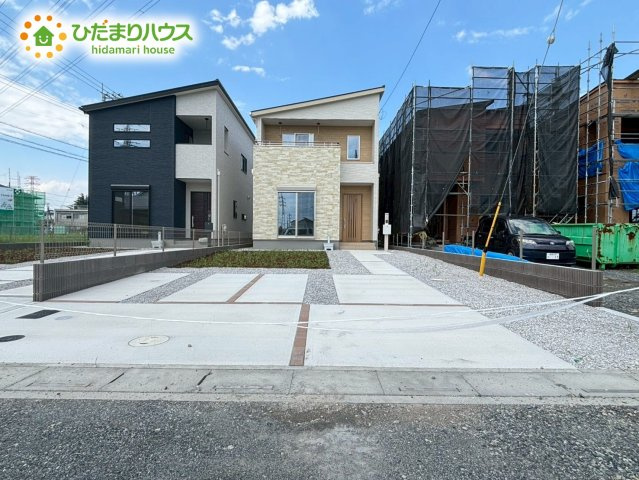 熊谷市上之　第8期　新築一戸建て　ワイウッドコート　02の駐車場