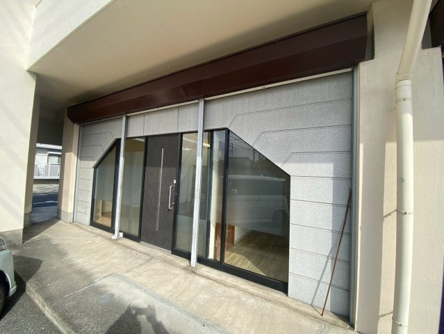 法連町 マンション久保田のエントランス