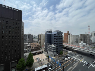 【展望】 | 眼前に広がる空の雄大さと、このお部屋の自慢の一つである「眺望」をご覧ください。毎日、この景色を独り占めできる新生活に夢が広がります。～即日のご見学可能～　お問合せはお気軽にどうぞ。
